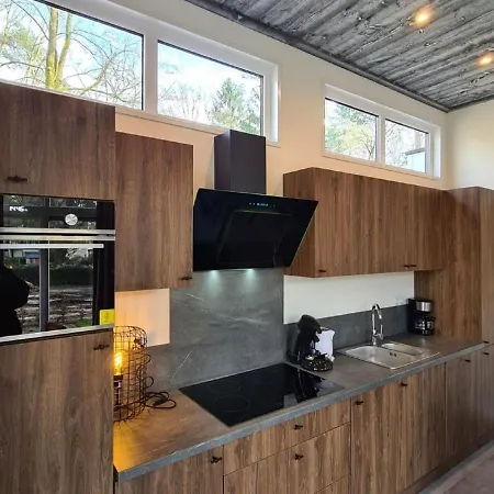Pleasing Furnished With View Of The Lake בית נופש