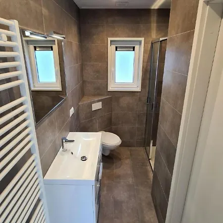 Pleasing Furnished With View Of The Lake הונדרלו