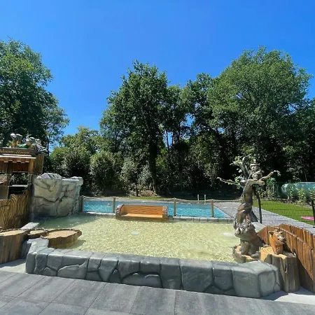 בית נופש Pleasing Furnished With View Of The Lake הונדרלו